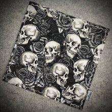 Load image into Gallery viewer, Skulls N&#39; Roses
